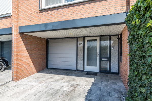 Foto - Te koop: Ruime gemoderniseerde instapklare hoekwoning met veel woonoppervlakte en tuin in de wijk Pronsebroek te Heerlen